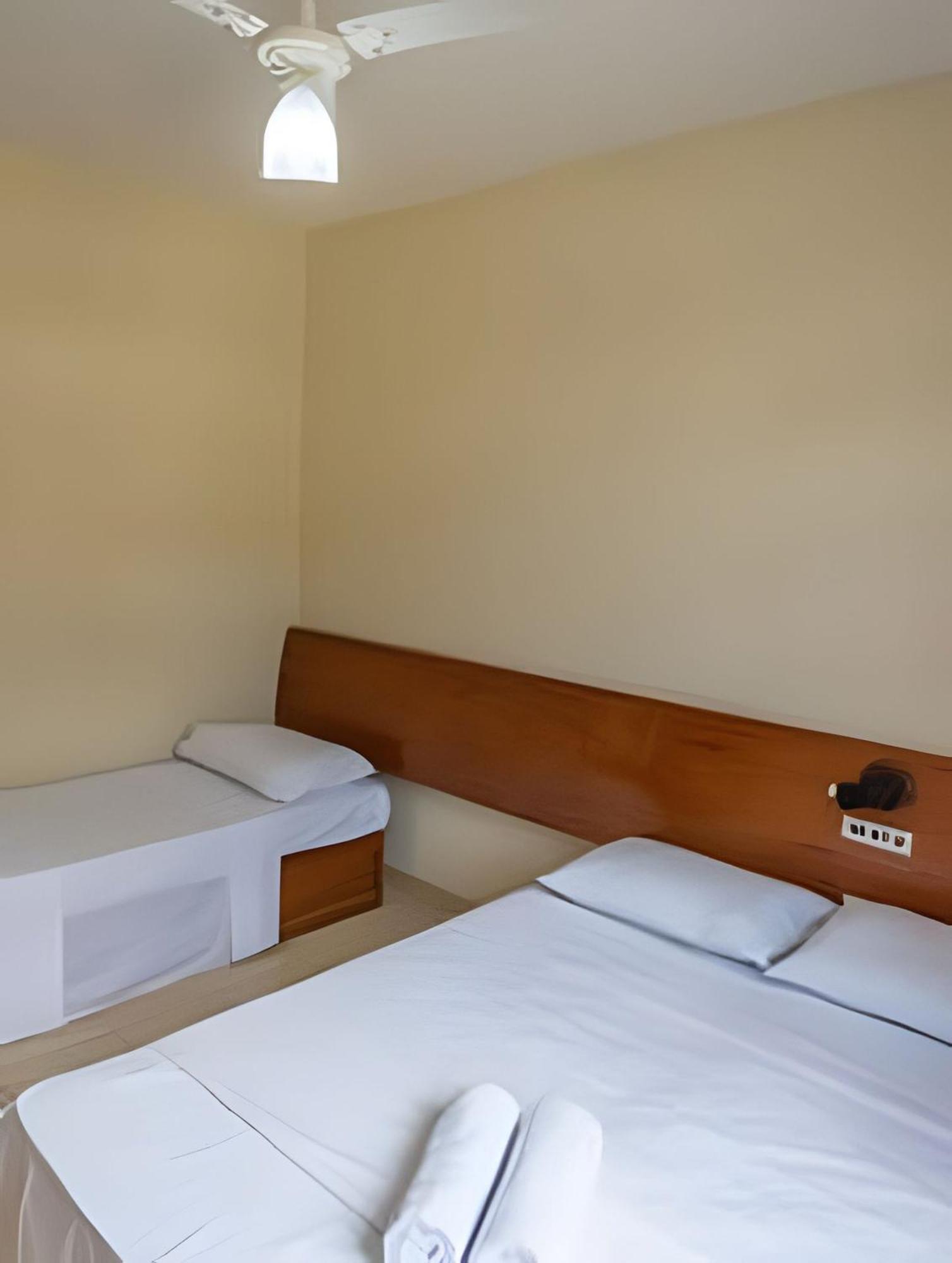 Em Frente A Praia De Taperapuan; Piscina; 1 Quarto; Wifi 300 Mbs; Estacionamento Gratuito 1 Veiculo Porto Seguro Exteriér fotografie